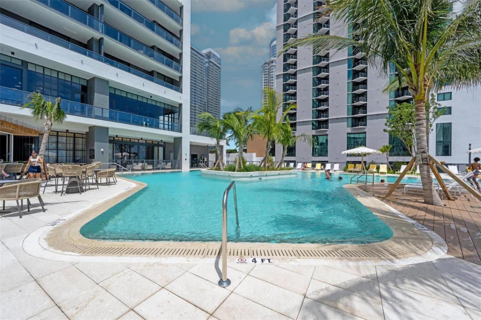 - Views Gym & Pool Appartamento Miami
