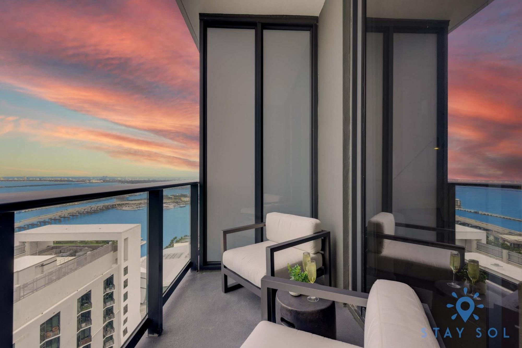 - Views Gym & Pool Miami