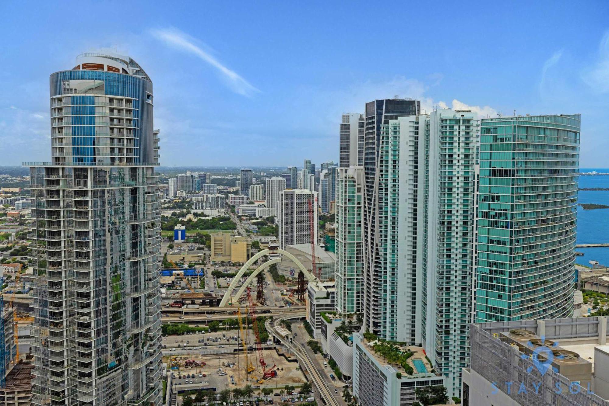 - Views Gym & Pool * Miami